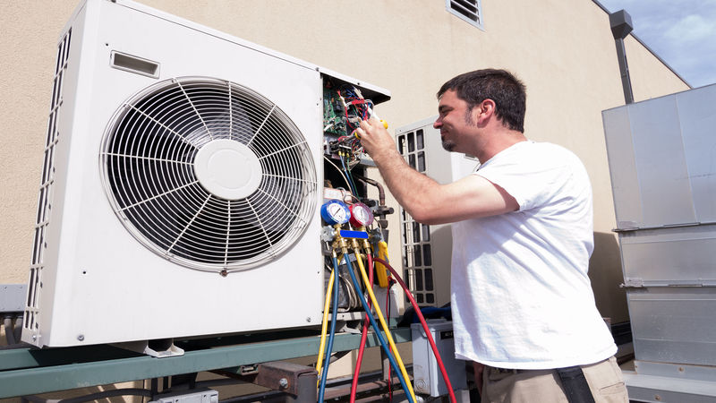 Signs a Homeowner Needs to Hire a Cooling Service Rochester Hills MI to Perform HVAC Repairs